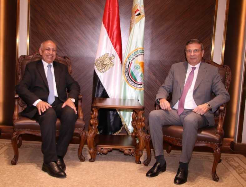 علاء فاروق وزير الزراعة يعقد اجتماعات بقيادات الوزارة في اليوم الأول للعمل لبحث الملفات العاجلة